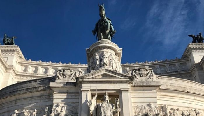 مقارنة بين الحضارة اليونانية والحضارة الرومانية