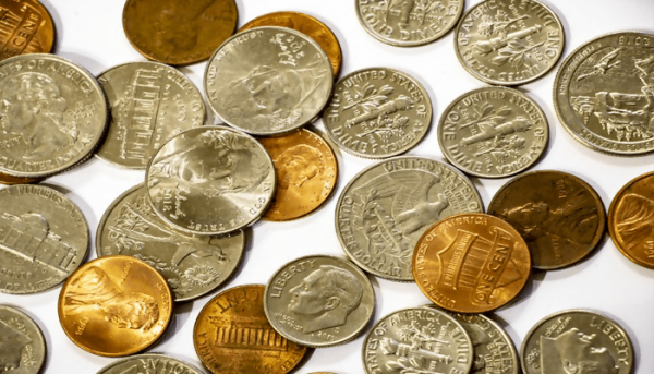 لماذا الفضة أقل سعرًا من الذهب