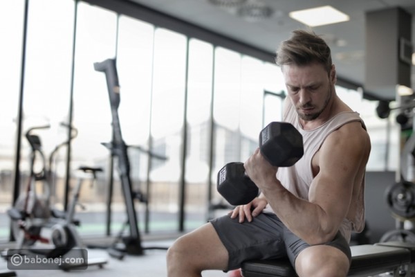 كمال الأجسام بين الطبيعي والهرمونات