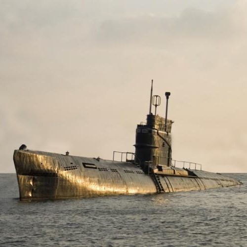 كيف تعمل الغواصة وكيف يتم تأمين الأوكسجين ومياه الشرب للعمال فيها