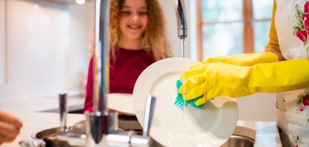 كيفية غسل الأواني