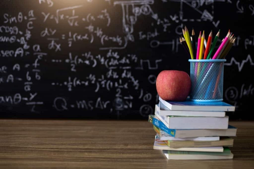 لن تتحول إلى شخصٍ ممل: إليك أفضل الوظائف للعمل بها إذا كنت معلمًا سابقًا أو متقاعدًا