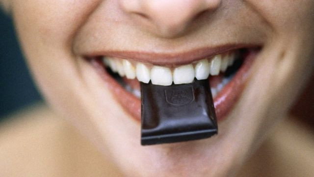 هل الشوكولاته الداكنة مفيدة للصحة؟ هل الشوكولاته الداكنة مفيدة للصحة؟