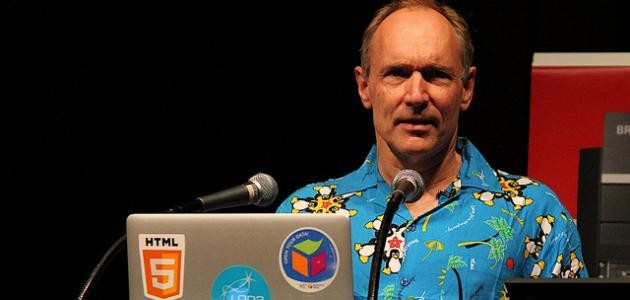 من اخترع الإنترنت