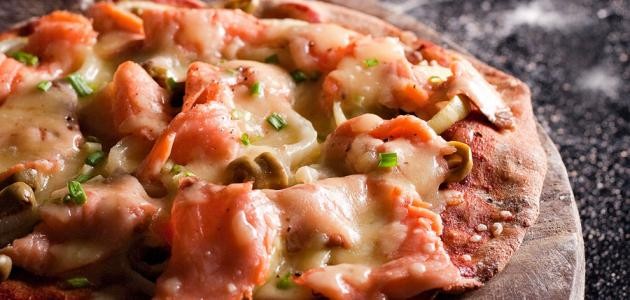 بيتزا بالسلمون