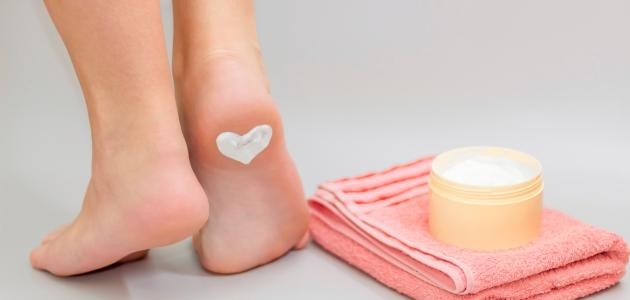 وصفات لتنعيم القدمين