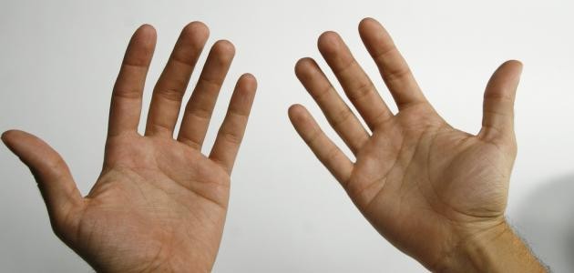 ما هو سبب رجفة اليدين