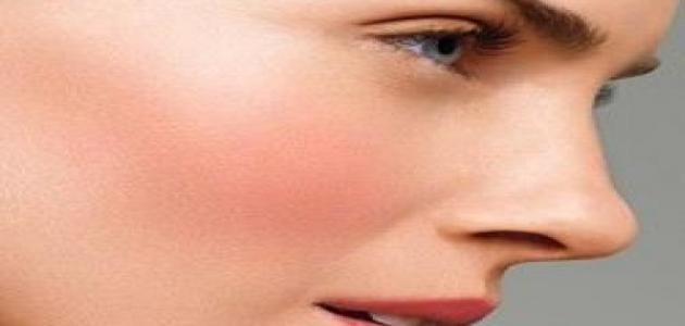 كيفية جعل البشرة وردية