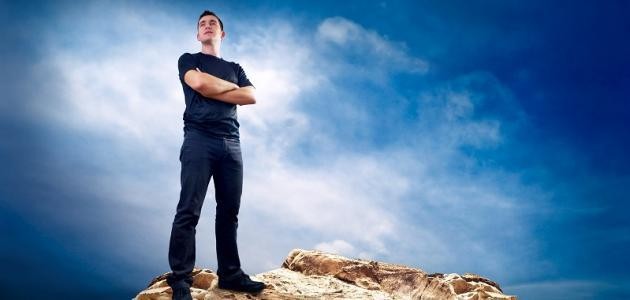كيف يمكن أن يثق الإنسان بنفسه