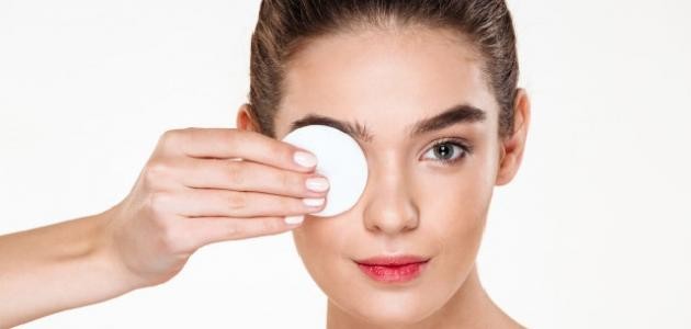 كيف أزيل الكحل من عيني