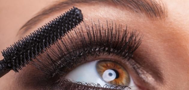كيفية تطويل رموش العين