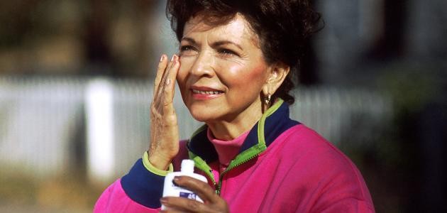 كيفية حماية الوجه من أشعة الشمس