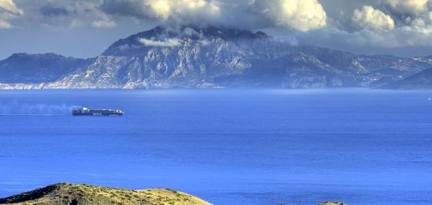 أين يقع مضيق جبل طارق