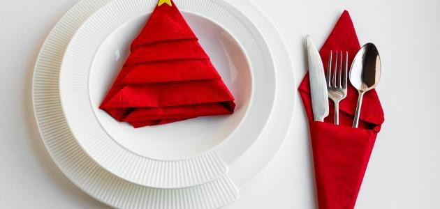 كيفية طي المناديل الورقية