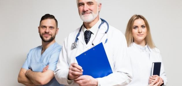 تعريف مهنة الطبيب